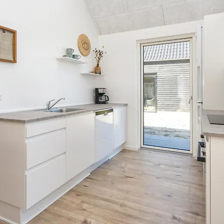 Ferienhaus 4 Bedroom Beautiful In Romo *
